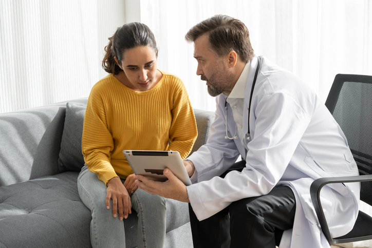 obgyn consulting with patient about painful periods