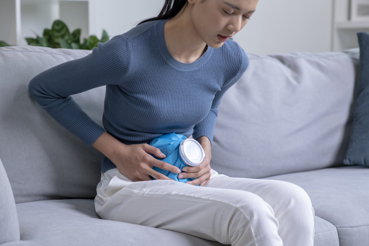 woman with bowel endometriosis using an ice pack for pain