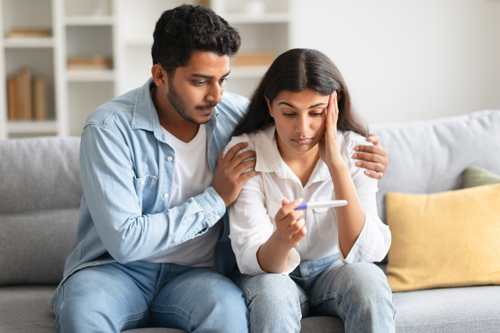 couple dismayed by negative pregnancy test results