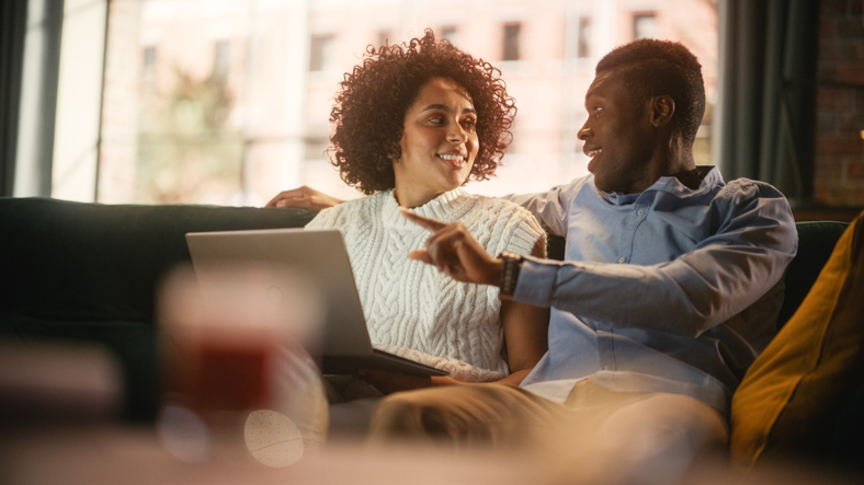 couple discussing the emma test for ivf