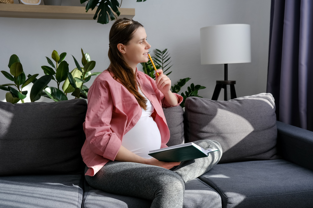 woman writing her birth plan