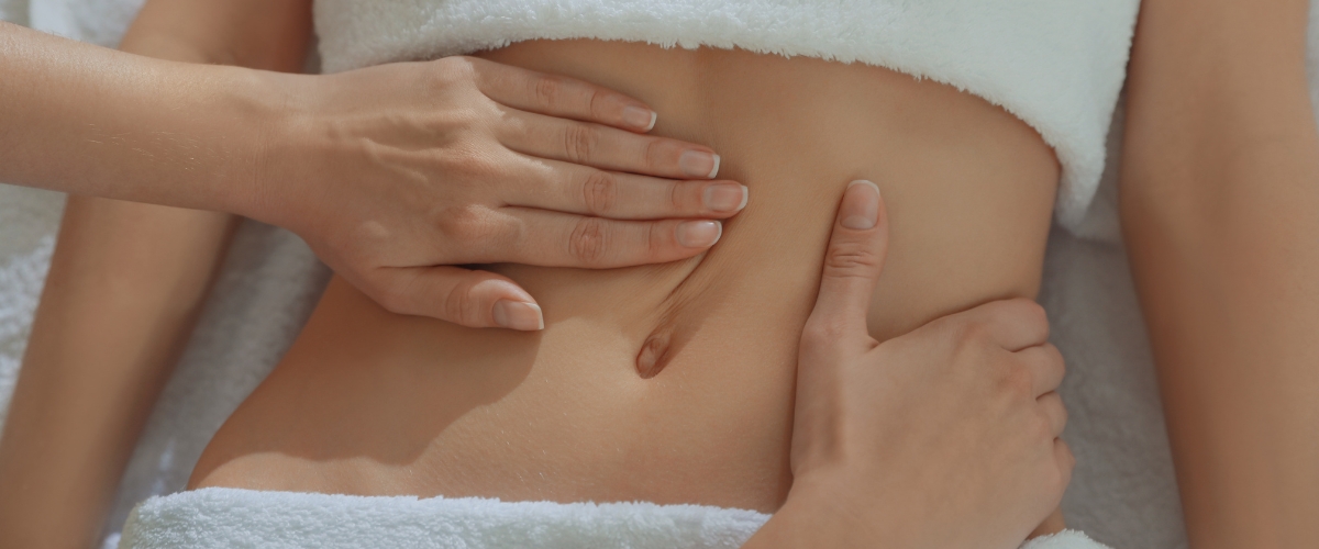 woman getting a castor oil massage for fertility