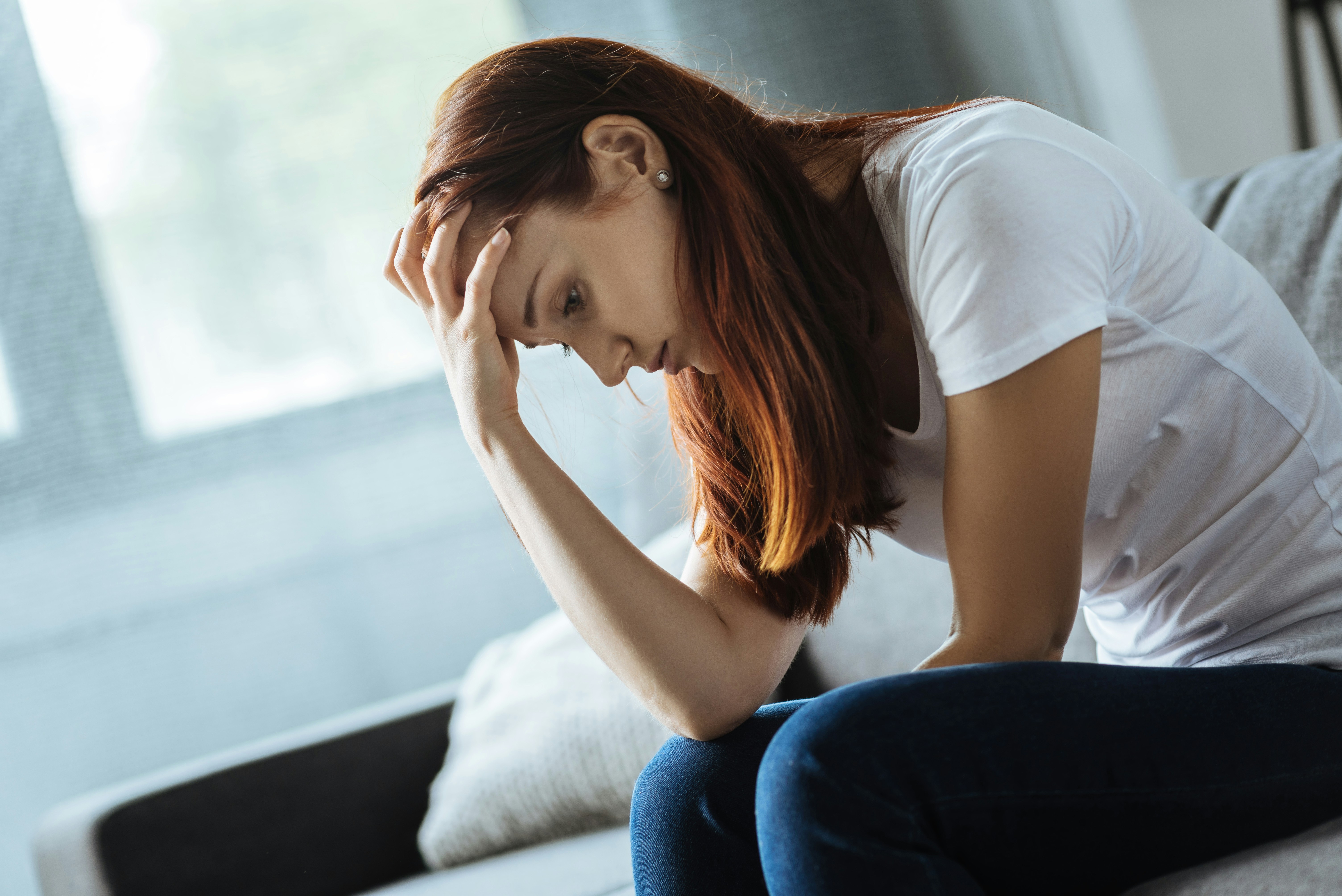woman suffering from endometriosis symptoms