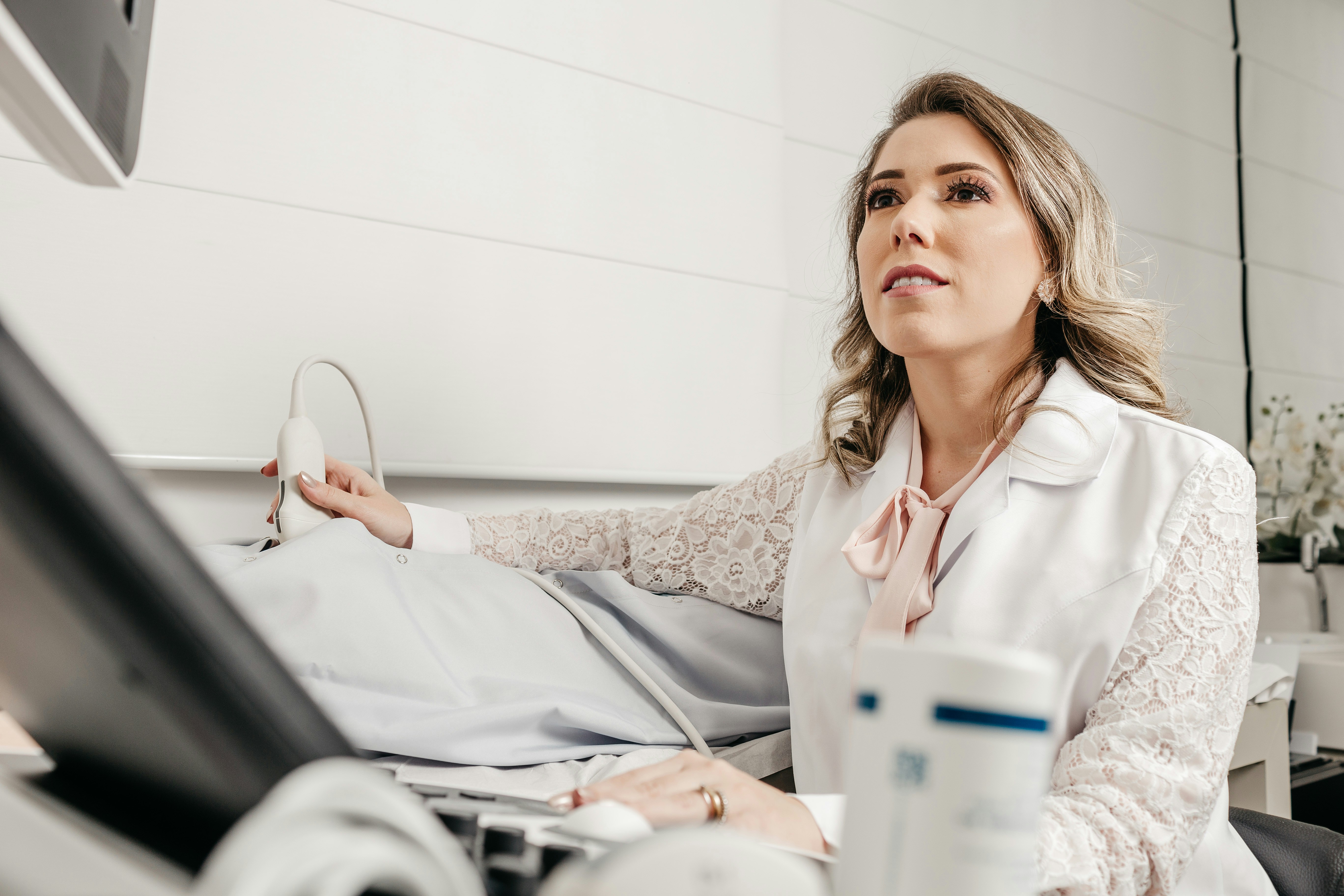 doctor doing an ultrasound