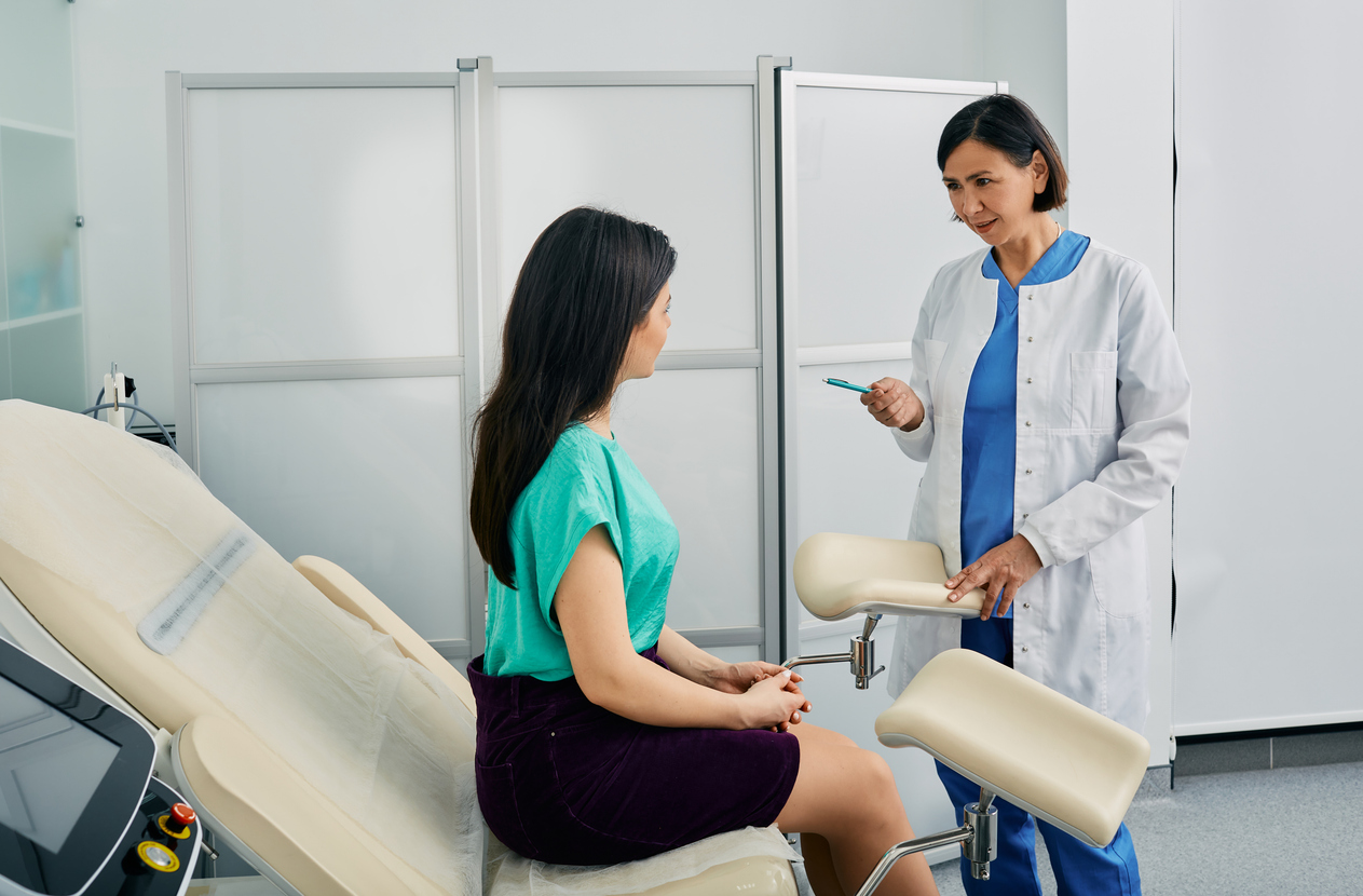 fertility specialist discussing embryo glue with her patient