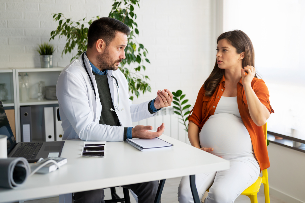 pregnant woman and obgyn discussing migraine and pregnancy