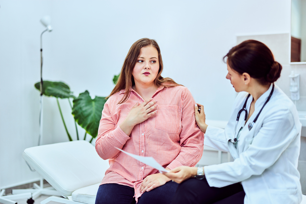 woman talking with her obgyn about endometriosis