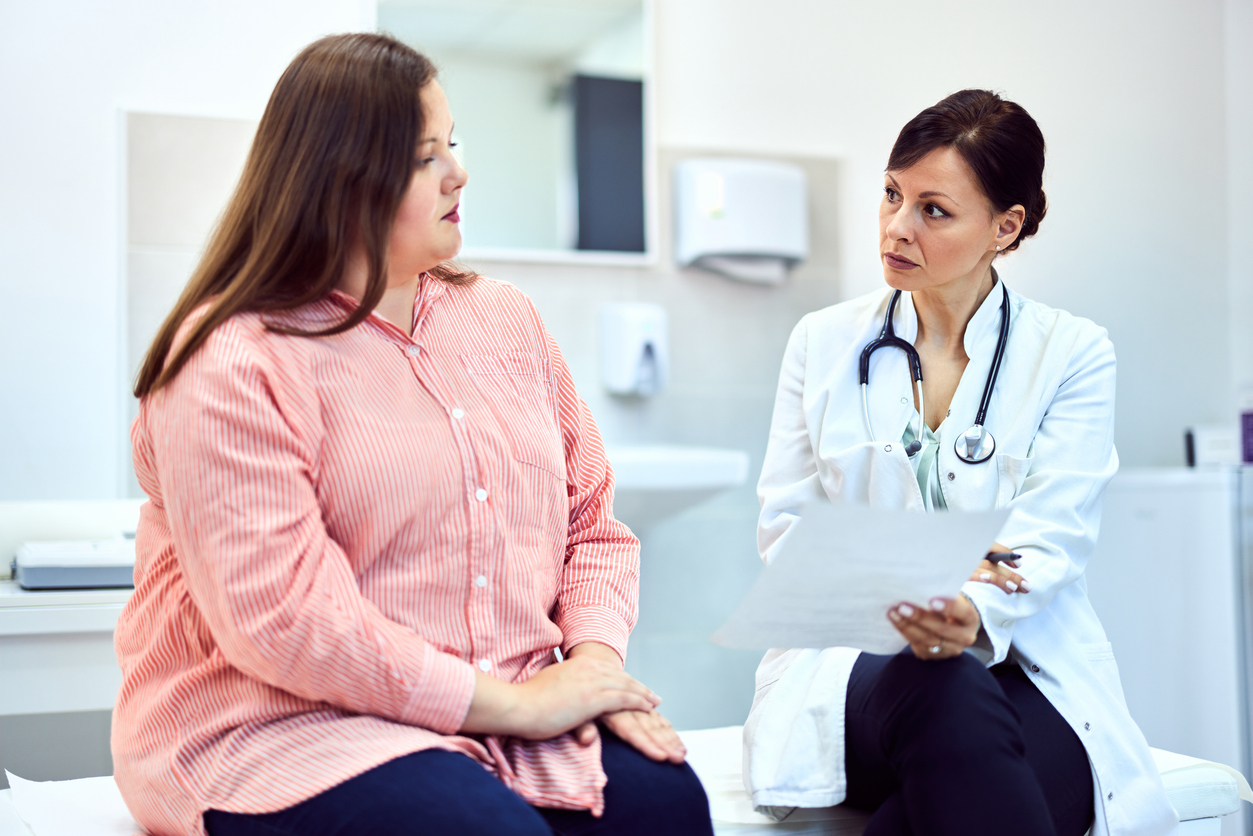 woman and obgyn discussing diagnostic laparoscopy for pelvic pain