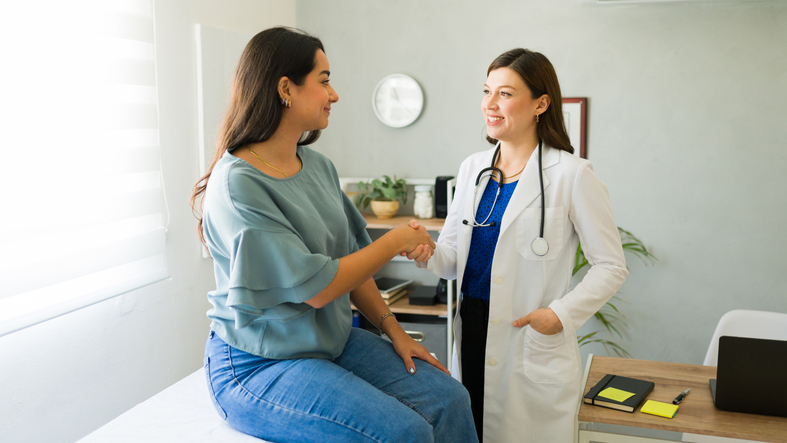woman with mcas after pregnancy talking with her obgyn