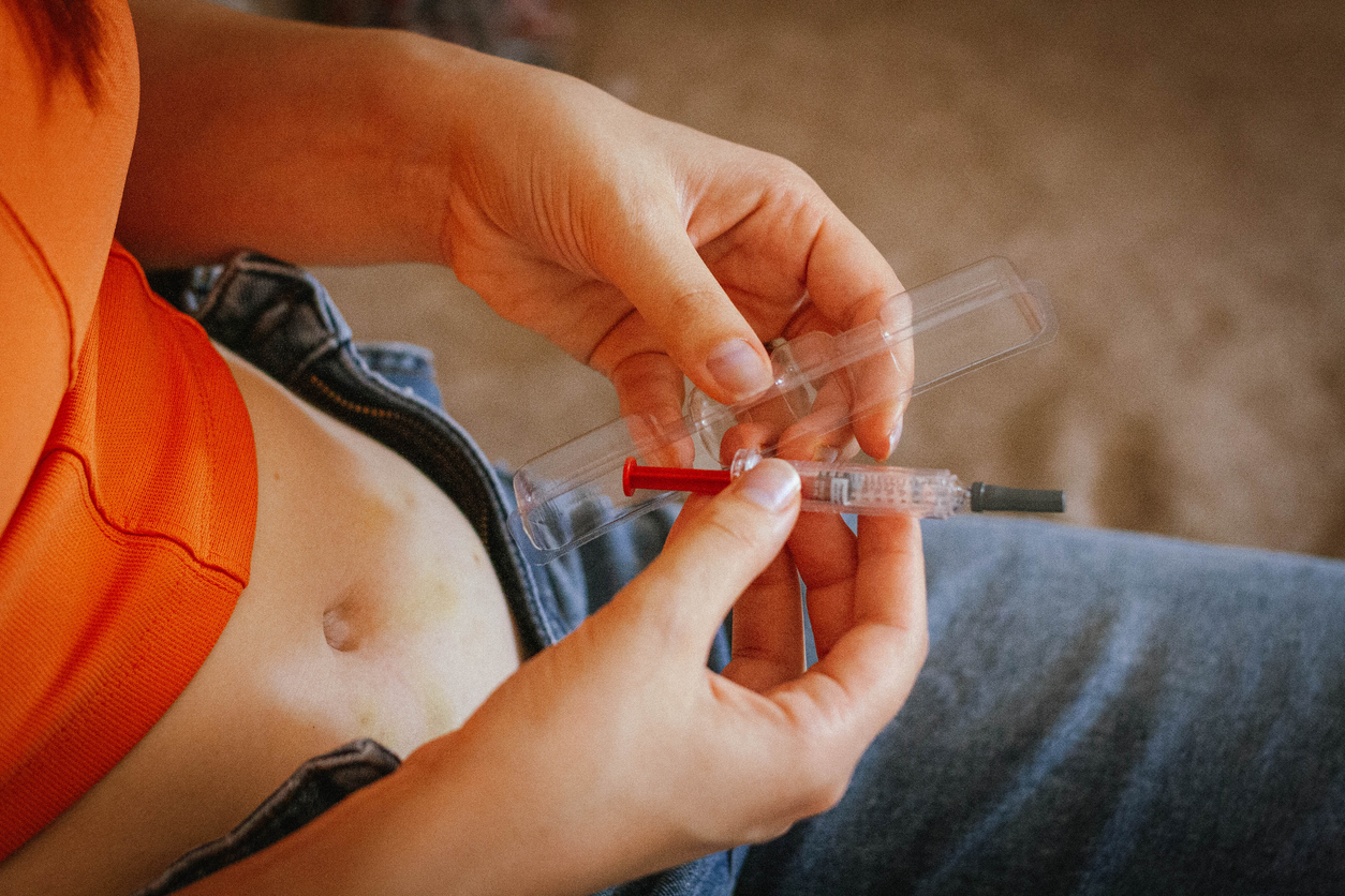 woman doing an at-home ivf cycle