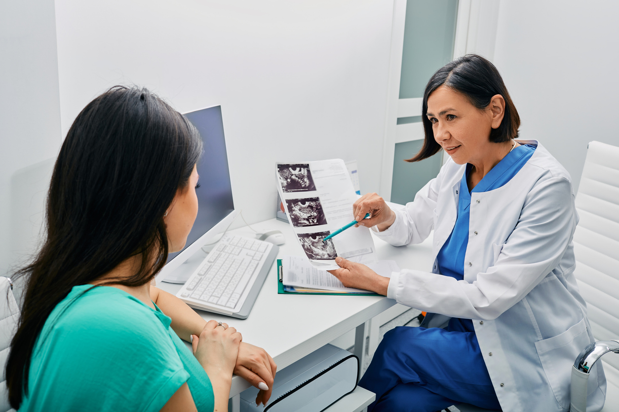 doctor discussing ovarian rejuvenation with patient while looking at ultrasound imaging