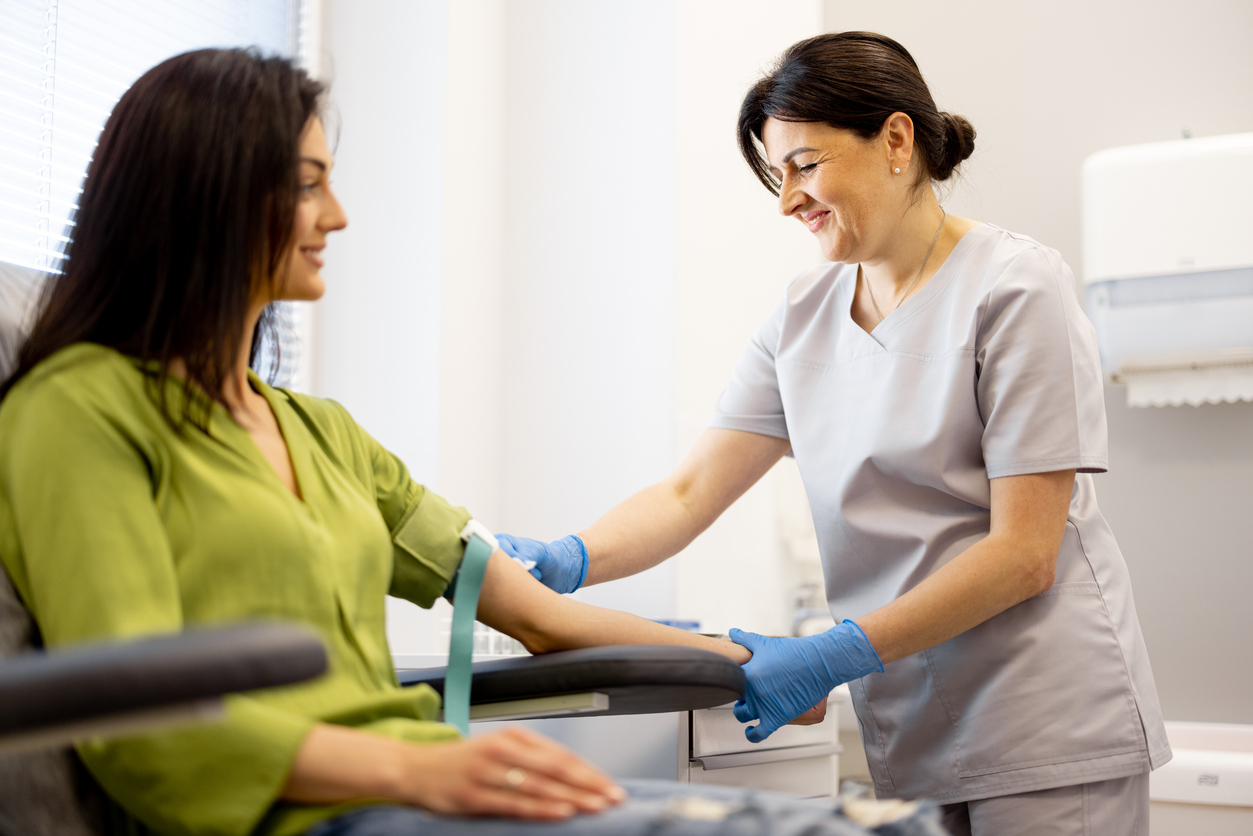 doctor and patient preparing for an ovarian rejuventation procedure
