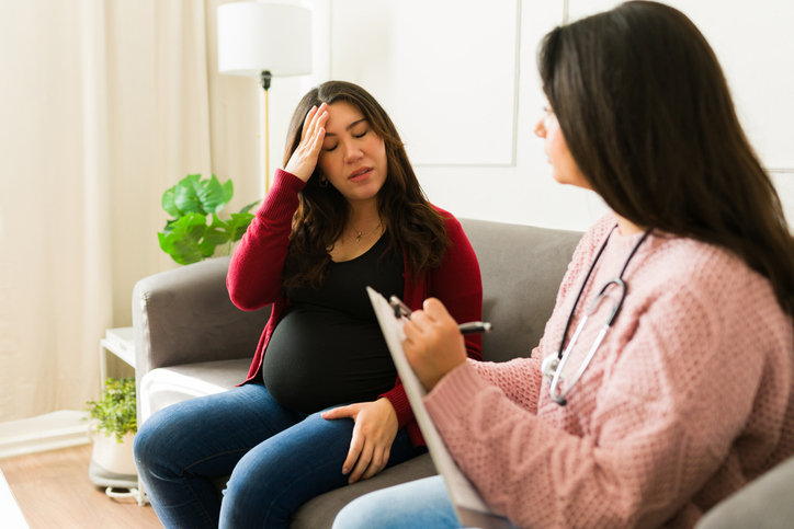 woman discussing ssris and pregnancy with her psychiatrist