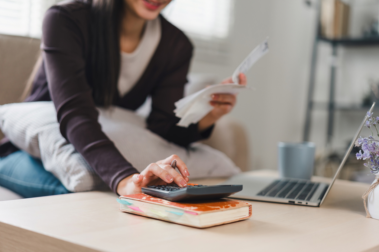 woman calculating ivf expenses