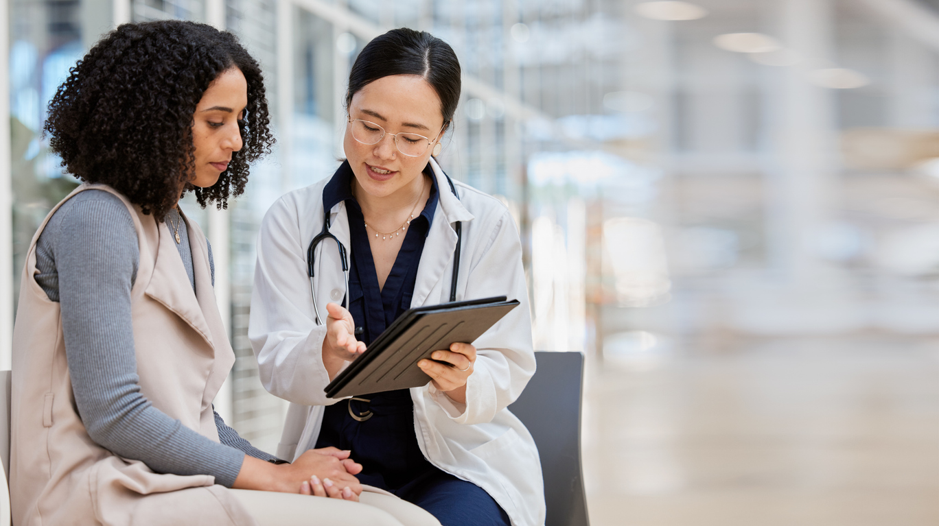 fertility specialist discussing freezing eggs at 30 with patient