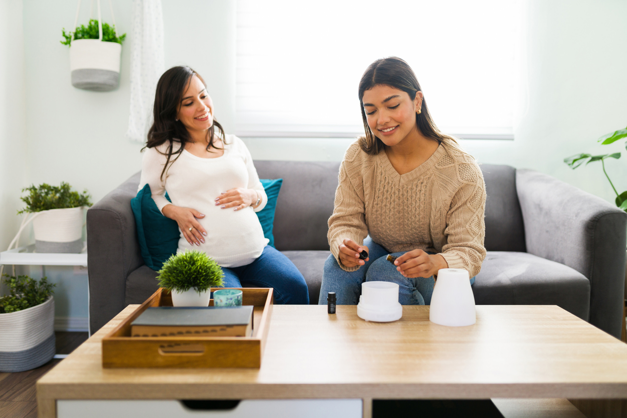pregnant women using an essential oil diffuser