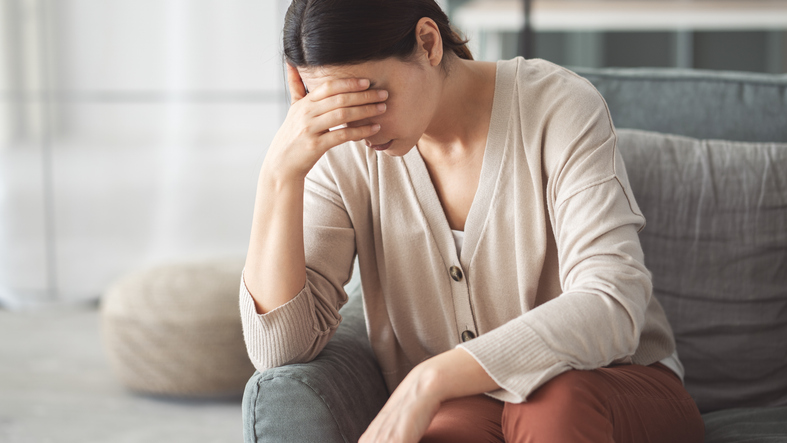 woman suffering from a miscarriage at 5 weeks