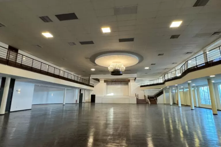 Clube 12. Clube 12 de Florianópolis reabre após reforma.