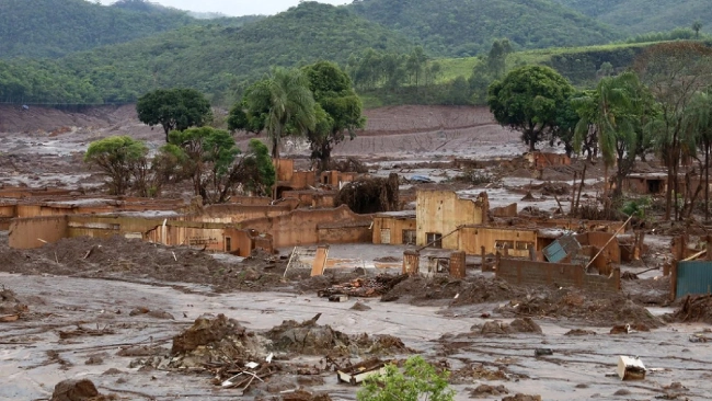 R$ 132 bi em danos pela tragédia em Mariana R$ 132 bi em danos pela tragédia em Mariana