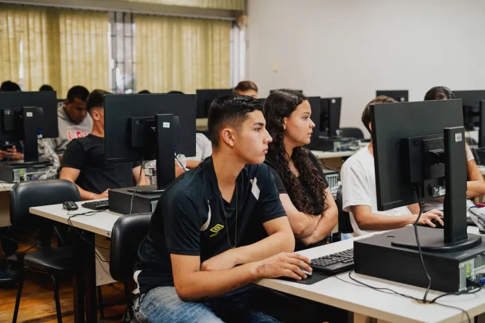 SC amplia acesso à formação técnica com novas 4,7 mil vagas