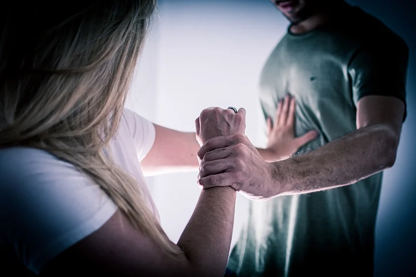 Briga de marido e mulher; homem é condenado a 16 anos por ameaçar ex. Briga de marido e mulher; homem é condenado a 16 anos por ameaçar ex.