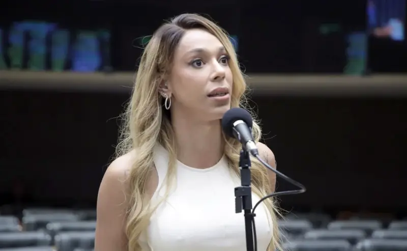 Transfobia diplomática: deputada brasileira tem identidade negada nos EUA Transfobia diplomática: deputada brasileira tem identidade negada nos EUA