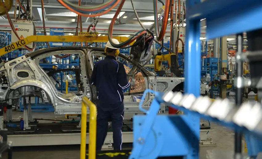 Economia catarinense avança com alta na indústria, comércio e serviços, e geração de empregos supera cenário nacional.