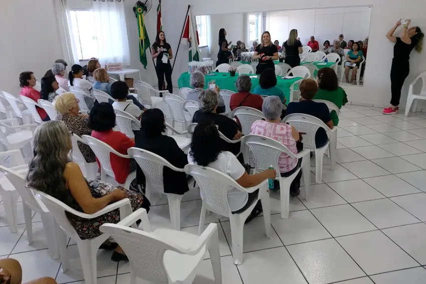 “Abril Sorriso” leva saúde bucal e prevenção ao câncer “Abril Sorriso” leva saúde bucal e prevenção ao câncer