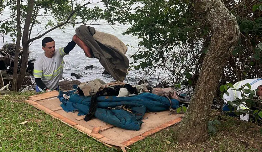 Operação na Beira-Mar Norte recolhe 350 kg de resíduos com apoio da COMCAP.
