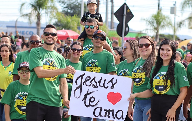 Marcha para Jesus reúne multidão e encerra festa dos 131 anos Marcha para Jesus reúne multidão e encerra festa dos 131 anos
