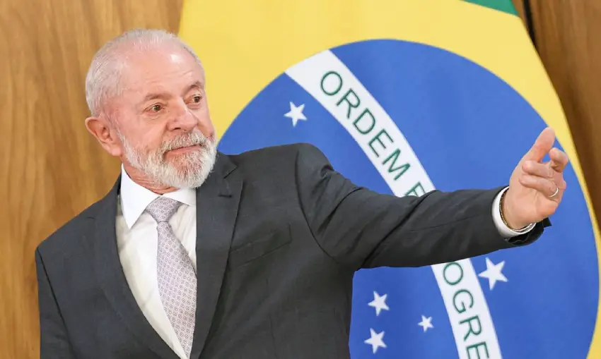 Crédito fácil endivida os pobres e enriquece os bancos Crédito fácil endivida os pobres e enriquece os bancos