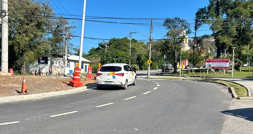 Nova faixa na rótula da UFSC dobra capacidade de tráfego Nova faixa na rótula da UFSC dobra capacidade de tráfego
