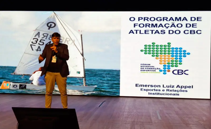 Fórum de Formação Esportiva reúne atletas e autoridades esportivas em São José Fórum de Formação Esportiva reúne atletas e autoridades esportivas em São José