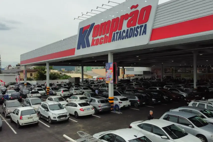 Nova unidade do Komprão fortalece expansão do Grupo Koch na Grande Florianópolis Nova unidade do Komprão fortalece expansão do Grupo Koch na Grande Florianópolis