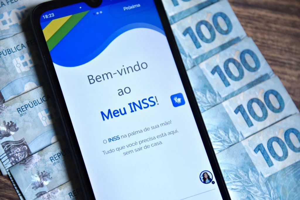 Lula aciona STF e busca travar ações por fraudes no INSS Lula aciona STF e busca travar ações por fraudes no INSS