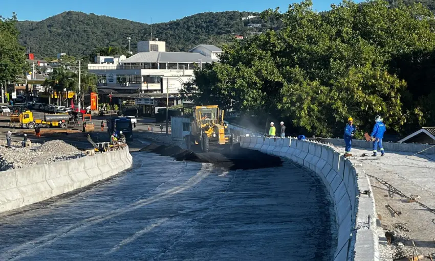Infraestrutura: asfaltamento marca reta final da nova ponte da Lagoa Infraestrutura: asfaltamento marca reta final da nova ponte da Lagoa
