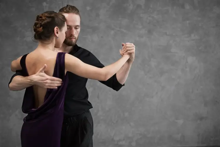 Dança e alongamento movimentam o Centro Cultural de Palhoça Dança e alongamento movimentam o Centro Cultural de Palhoça