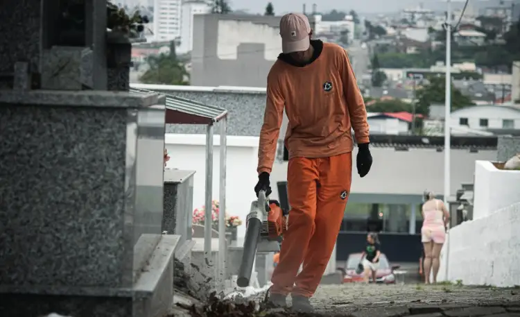 Cemitérios de São José estão sendo preparados para Finados