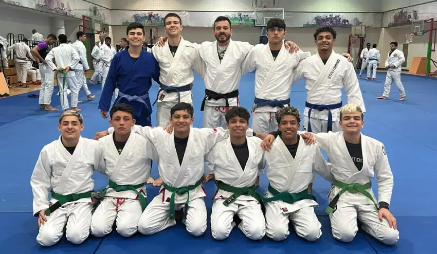 Jovem catarinense, Heron Mangrich, encara camping de Jiu-Jítsu em Abu Dhabi Jovem catarinense, Heron Mangrich, encara camping de Jiu-Jítsu em Abu Dhabi