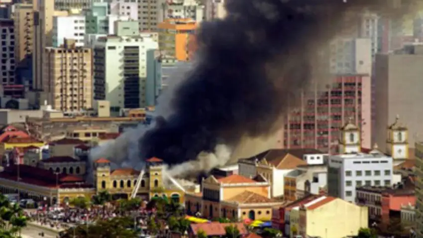 Segurança contra incêndios ganha novo peso após tragédia no Mercado Público Segurança contra incêndios ganha novo peso após tragédia no Mercado Público