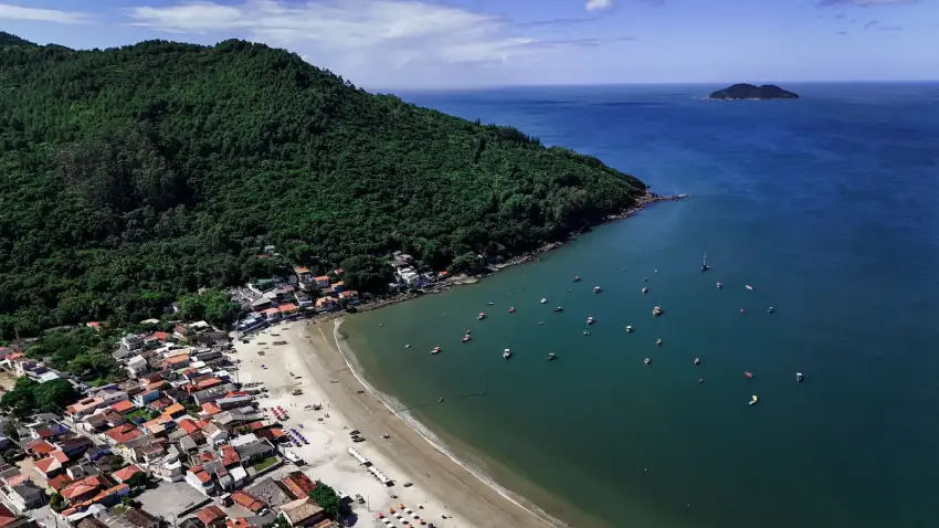 Armação e Pântano do Sul terão rede inédita de saneamento Armação e Pântano do Sul terão rede inédita de saneamento