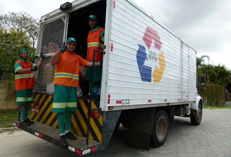 Coleta seletiva chega a mais 47 vias em Florianópolis Coleta seletiva chega a mais 47 vias em Florianópolis