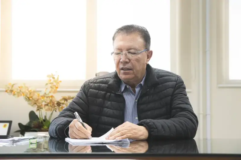 Quatro novas leis ampliam benefícios a servidores em São José Quatro novas leis ampliam benefícios a servidores em São José