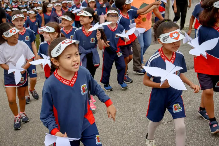 Ruas da Procasa se transformam em palco pela cultura da paz Ruas da Procasa se transformam em palco pela cultura da paz