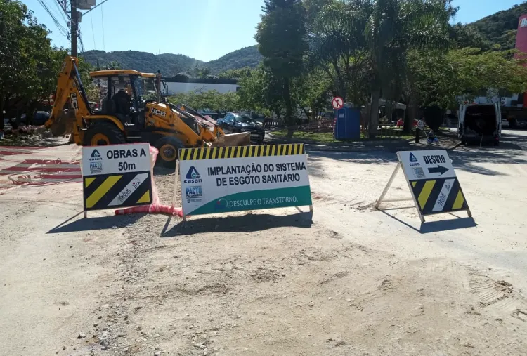 Casan avança obras de esgoto em Florianópolis Casan avança obras de esgoto em Florianópolis
