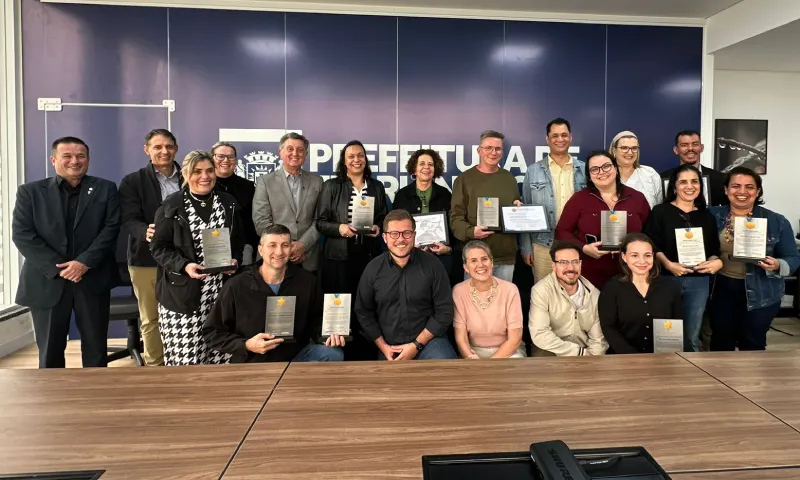 Prefeitura reconhece unidades com melhores resultados na educação Prefeitura reconhece unidades com melhores resultados na educação