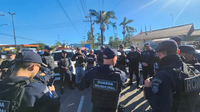 Demolições e embargos marcam ação contra ocupações irregulares Demolições e embargos marcam ação contra ocupações irregulares