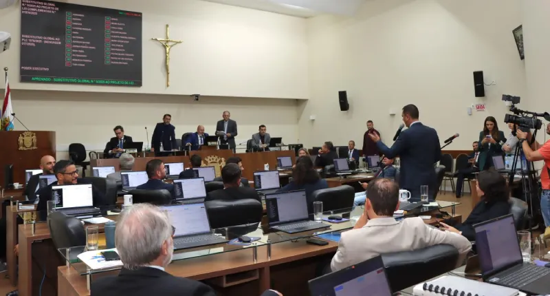 Câmara de Florianópolis aprova novas regras para servidores Câmara de Florianópolis aprova novas regras para servidores