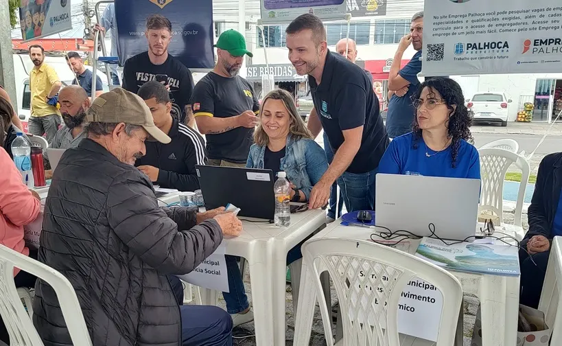 Programa “Prefeitura com Você” aproxima gestão e moradores Programa “Prefeitura com Você” aproxima gestão e moradores