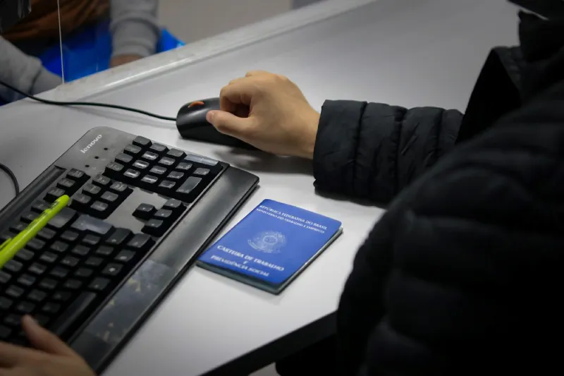 Indústria e serviços impulsionam geração de empregos em SC Indústria e serviços impulsionam geração de empregos em SC